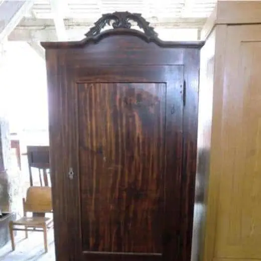 Eintüriger Kleiderschrank