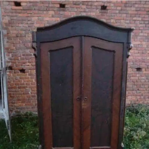 Kleiderschrank