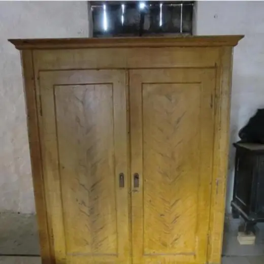 Kleiderschrank