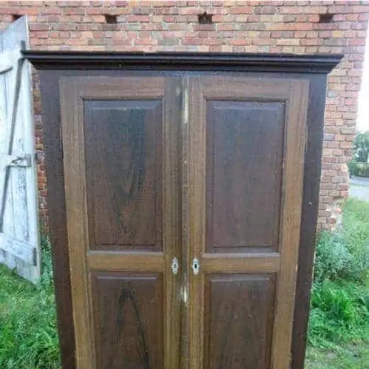 Kleiderschrank