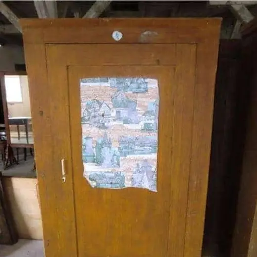 Kleiderschrank