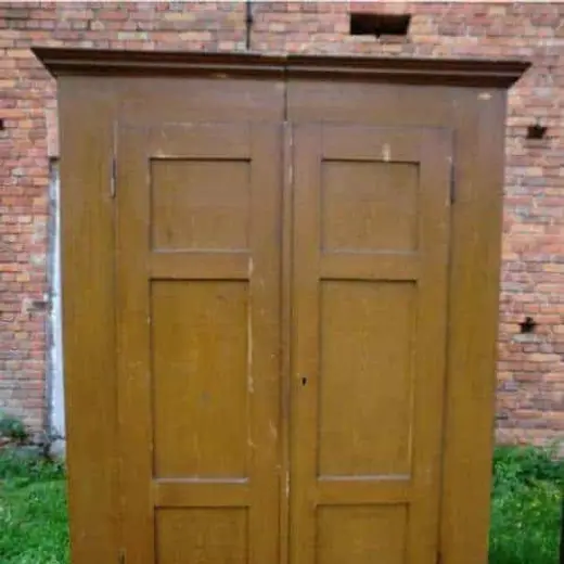 Kleiderschrank