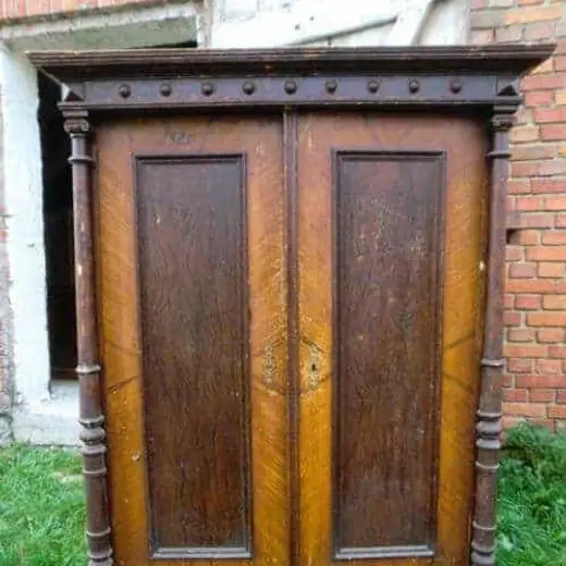 Kleiderschrank