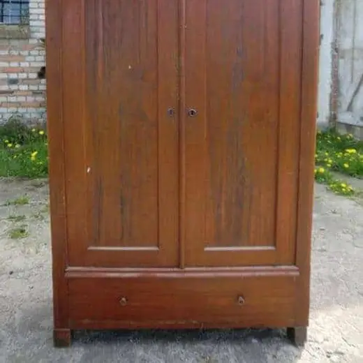 Kleiderschrank