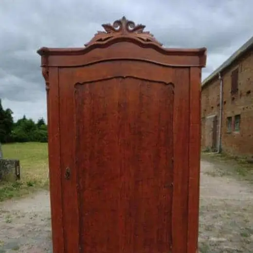 Kleiderschrank