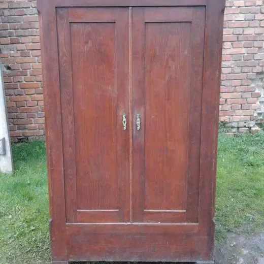 Kleiderschrank