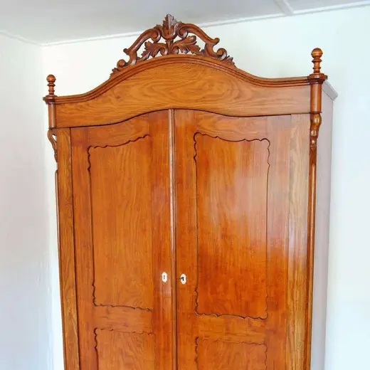 Kleiderschrank