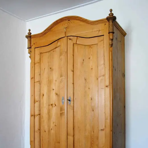 Kleiderschrank