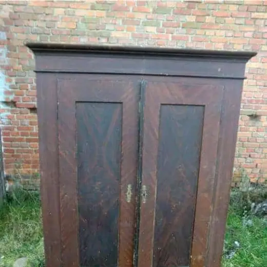 Kleiderschrank