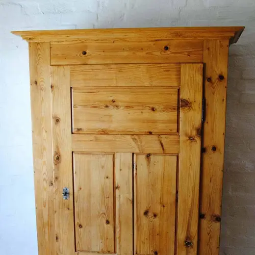 Kleiderschrank