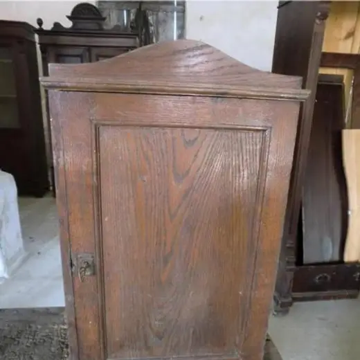 Kleiner Hängeschrank