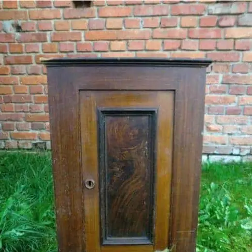 Kleines Schränkchen