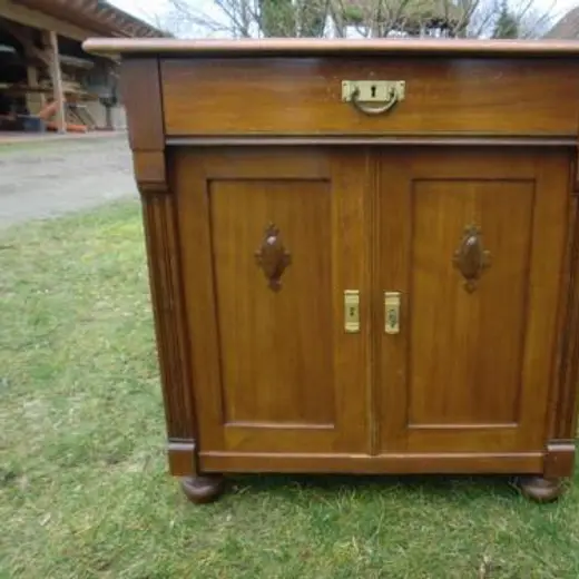 Kommodenschrank