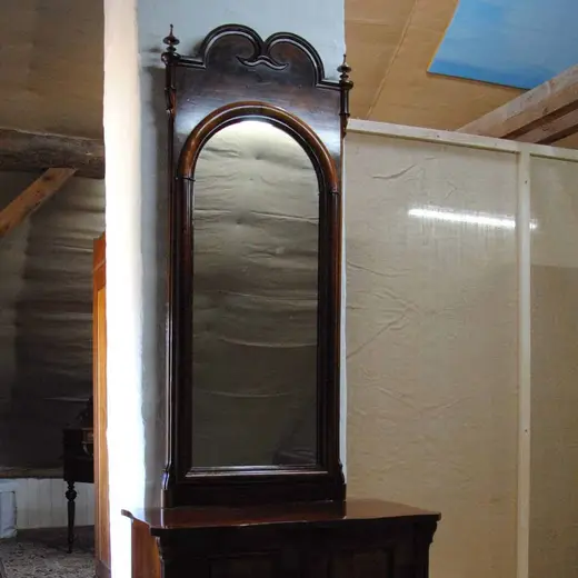 Kommodenschrank mit Spiegelaufsatz