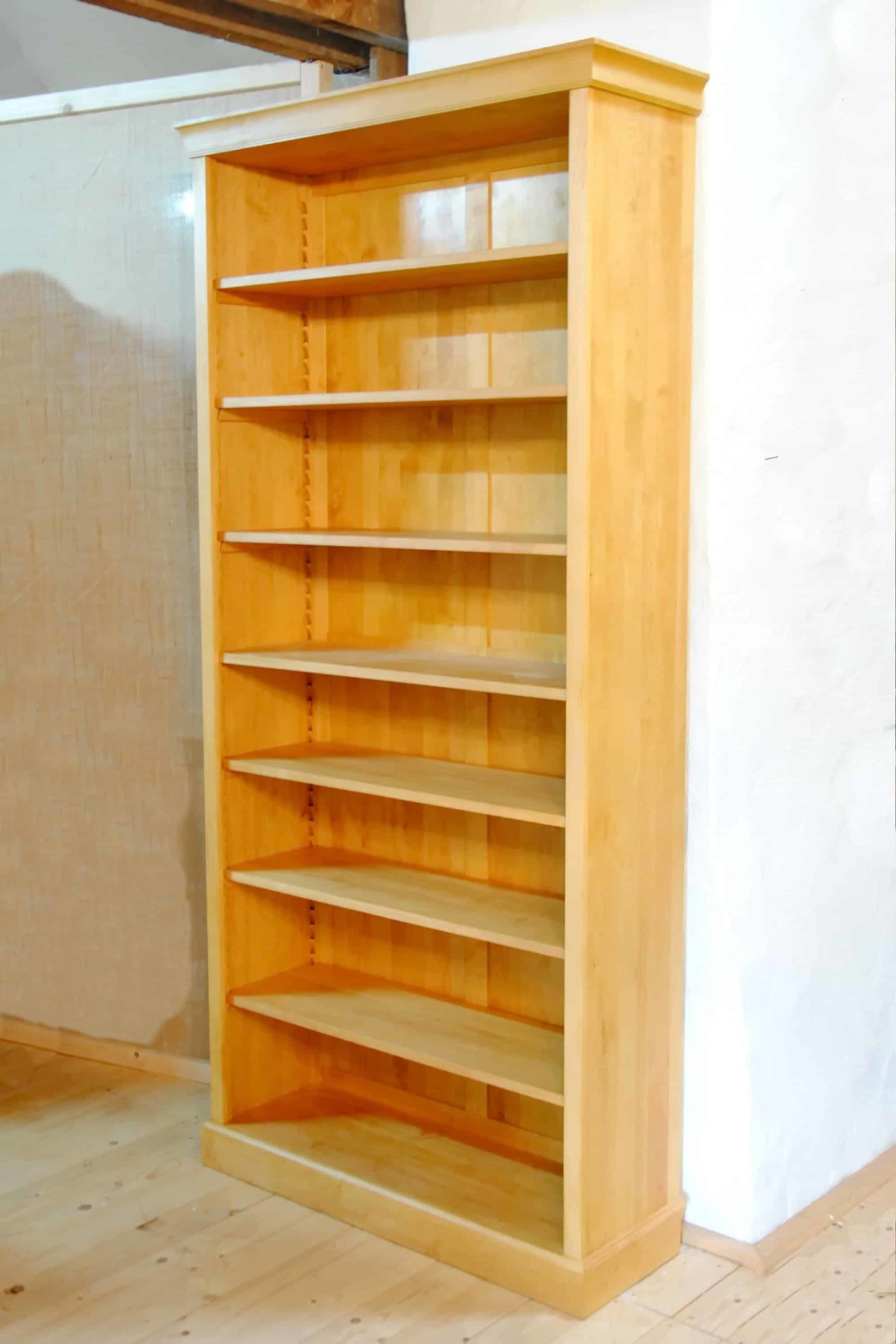 Bücherregal