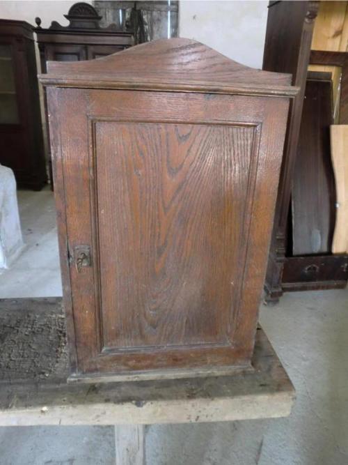 Kleiner Hängeschrank